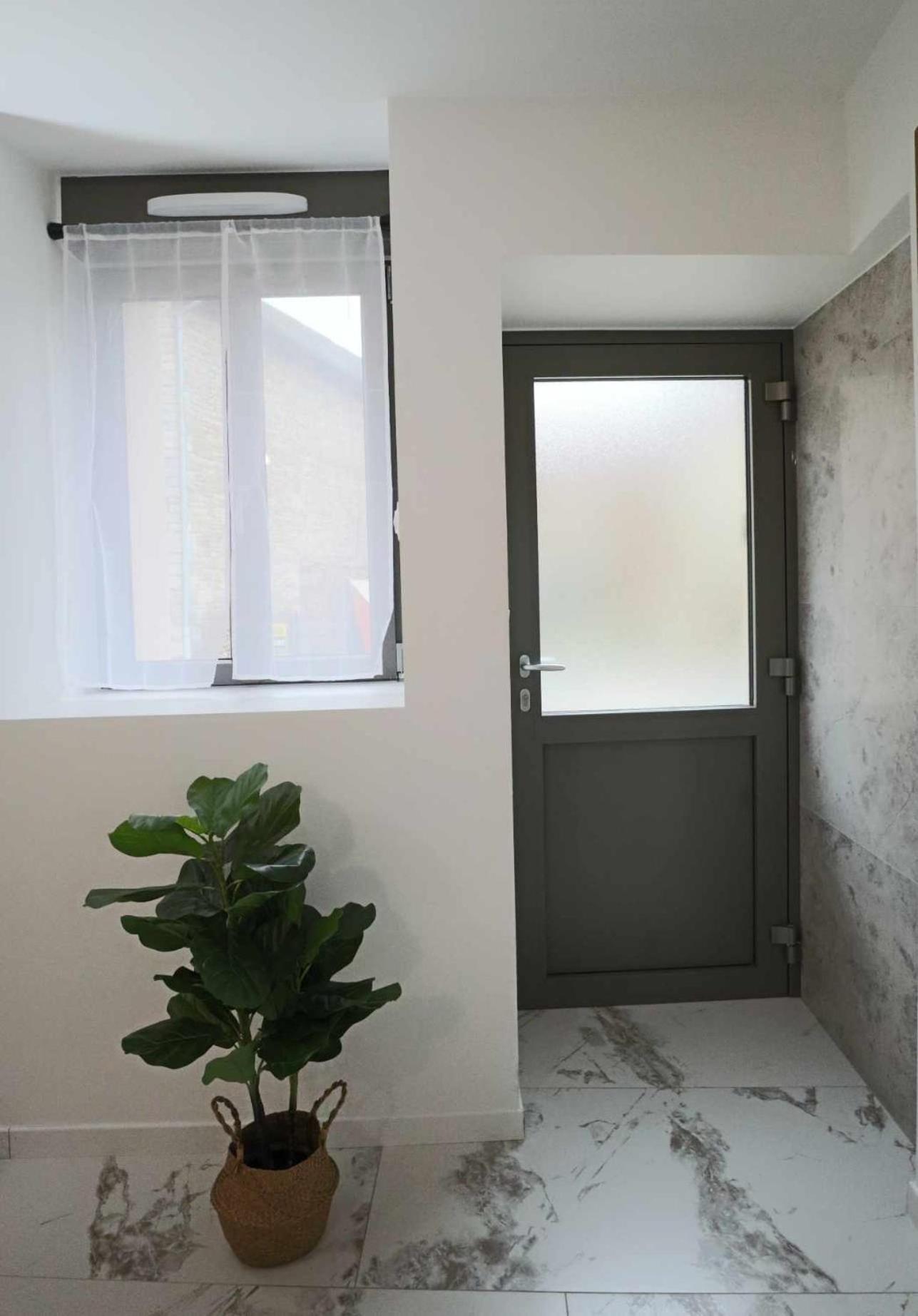 Appartement Le Moderne Ideal Pour Couples Et Professionnels Ornans Exteriér fotografie